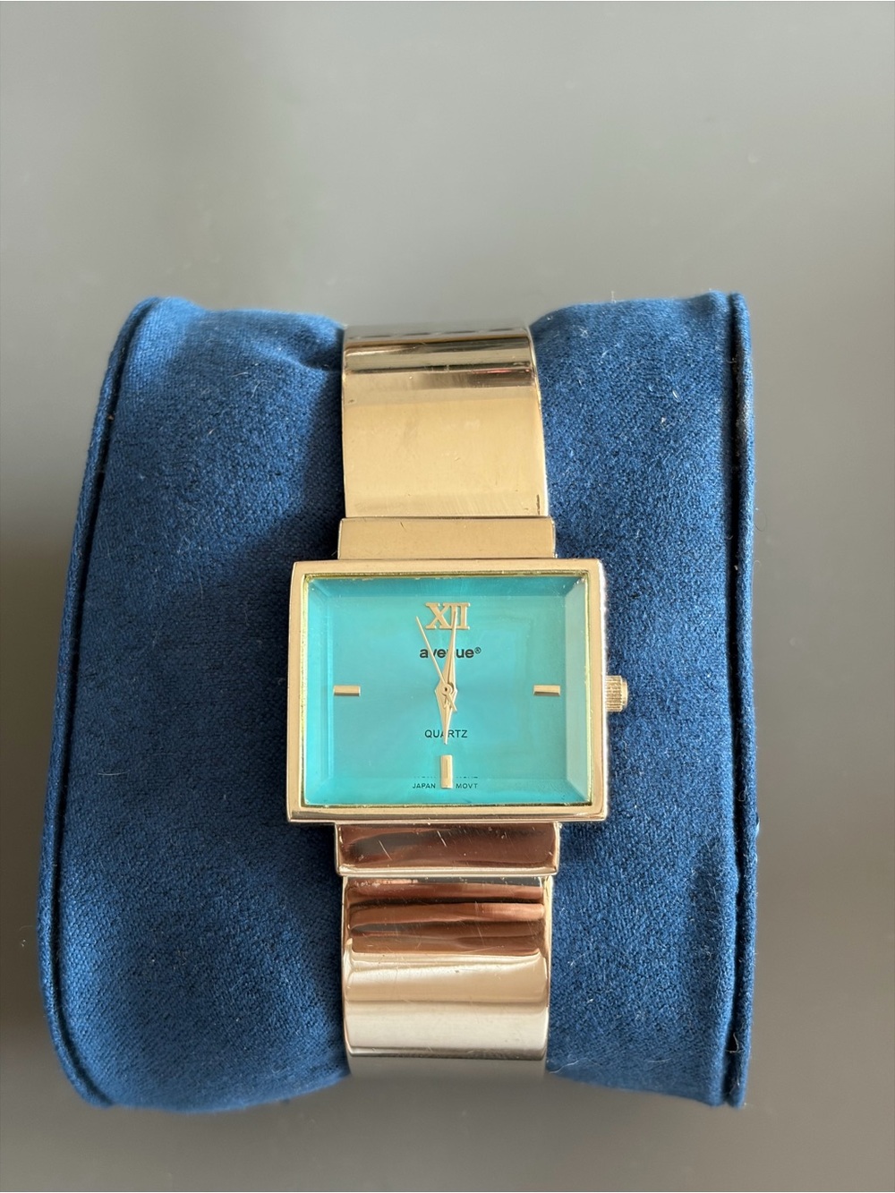 Avenue Turquoise Blue Dial Cuff Watch Quartz Fun Summer Fashion Watch